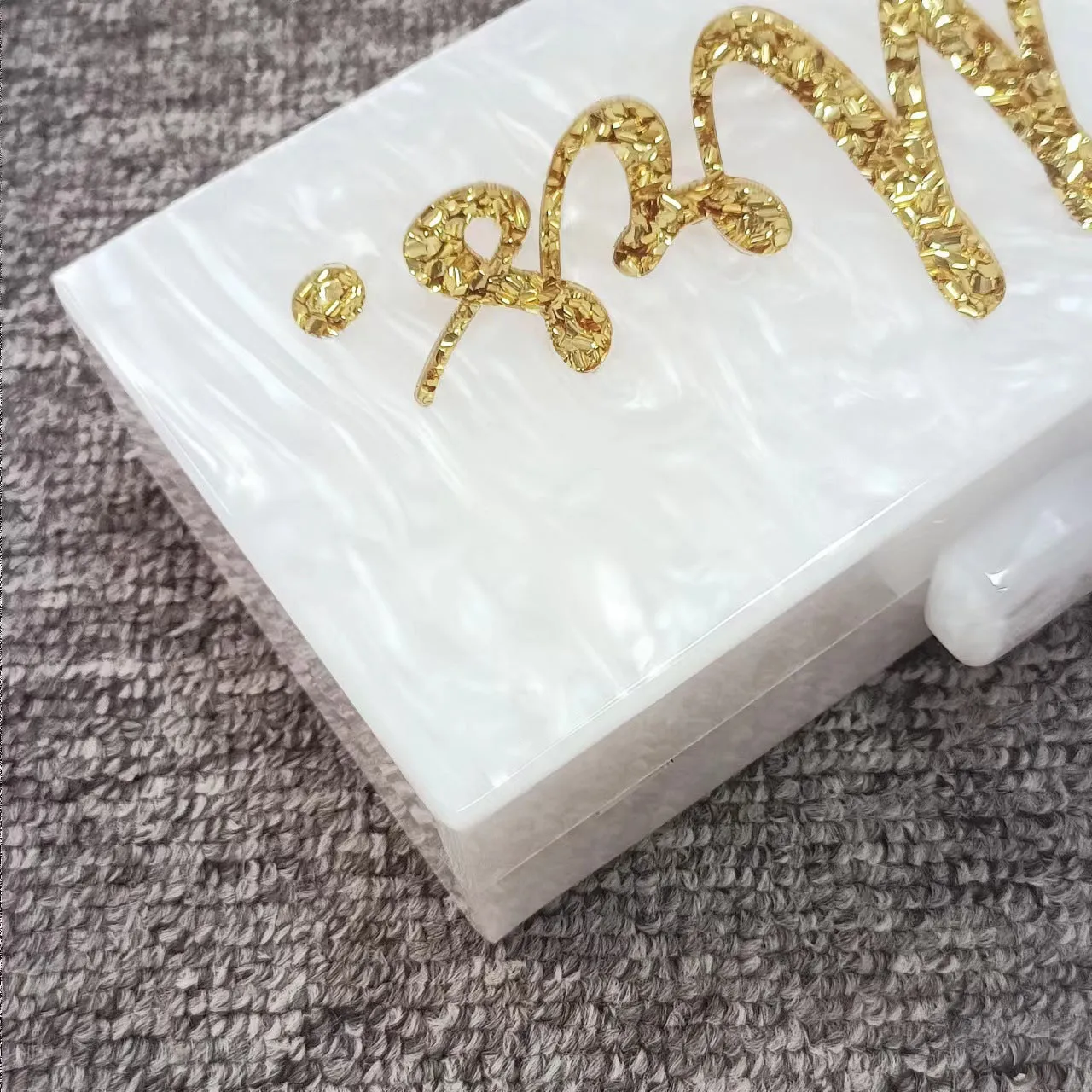 2025 Women's new fashion hundred tower white pearlescent letter sequined acrylic clutch bag diagonal span banquet exquisite dress bag