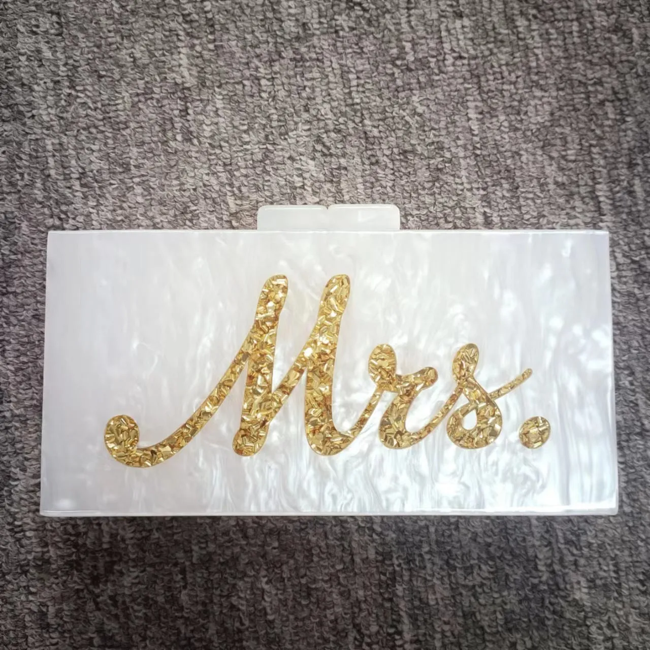 2025 Women's new fashion hundred tower white pearlescent letter sequined acrylic clutch bag diagonal span banquet exquisite dress bag