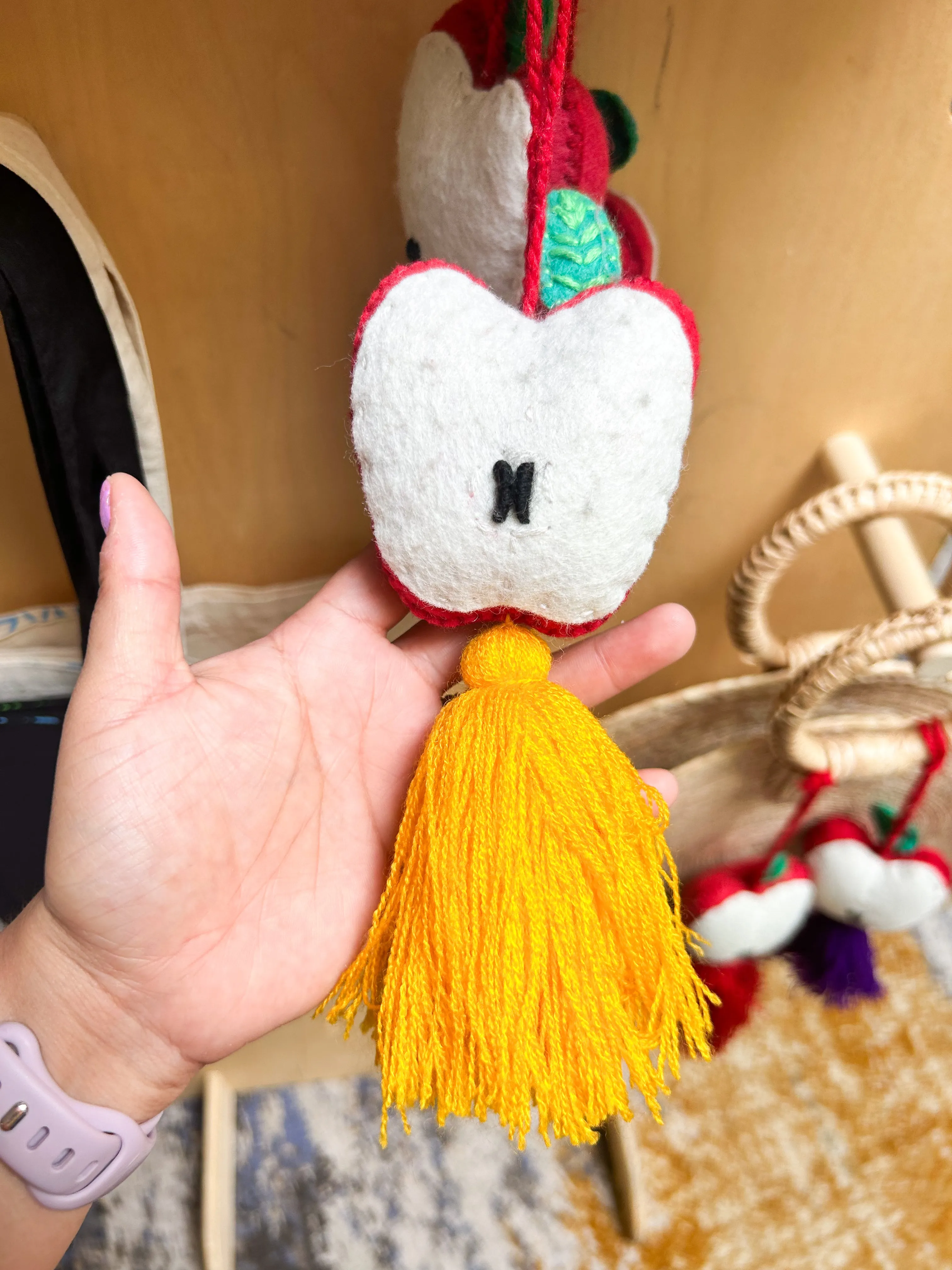Apple Pom Pom