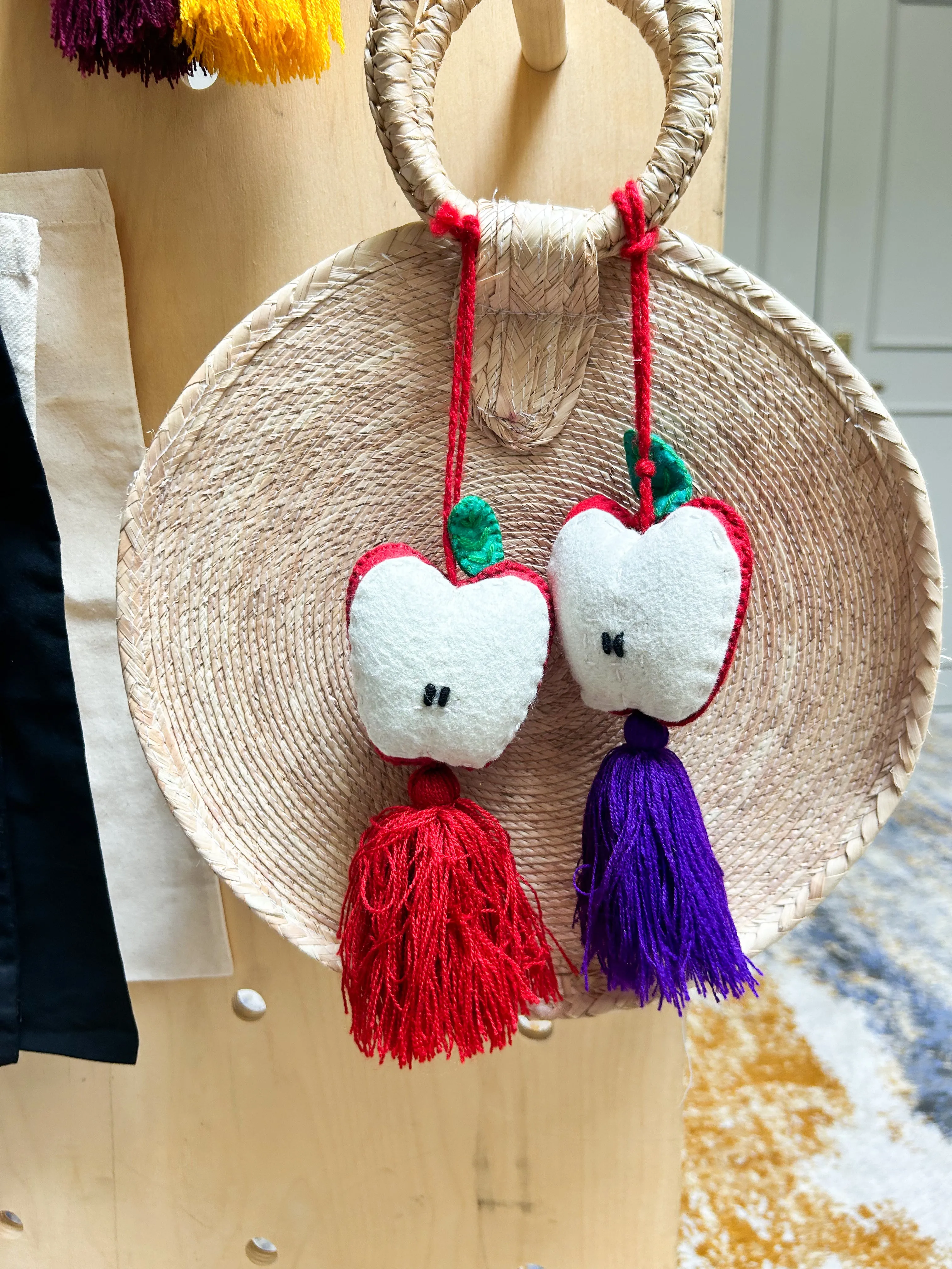 Apple Pom Pom