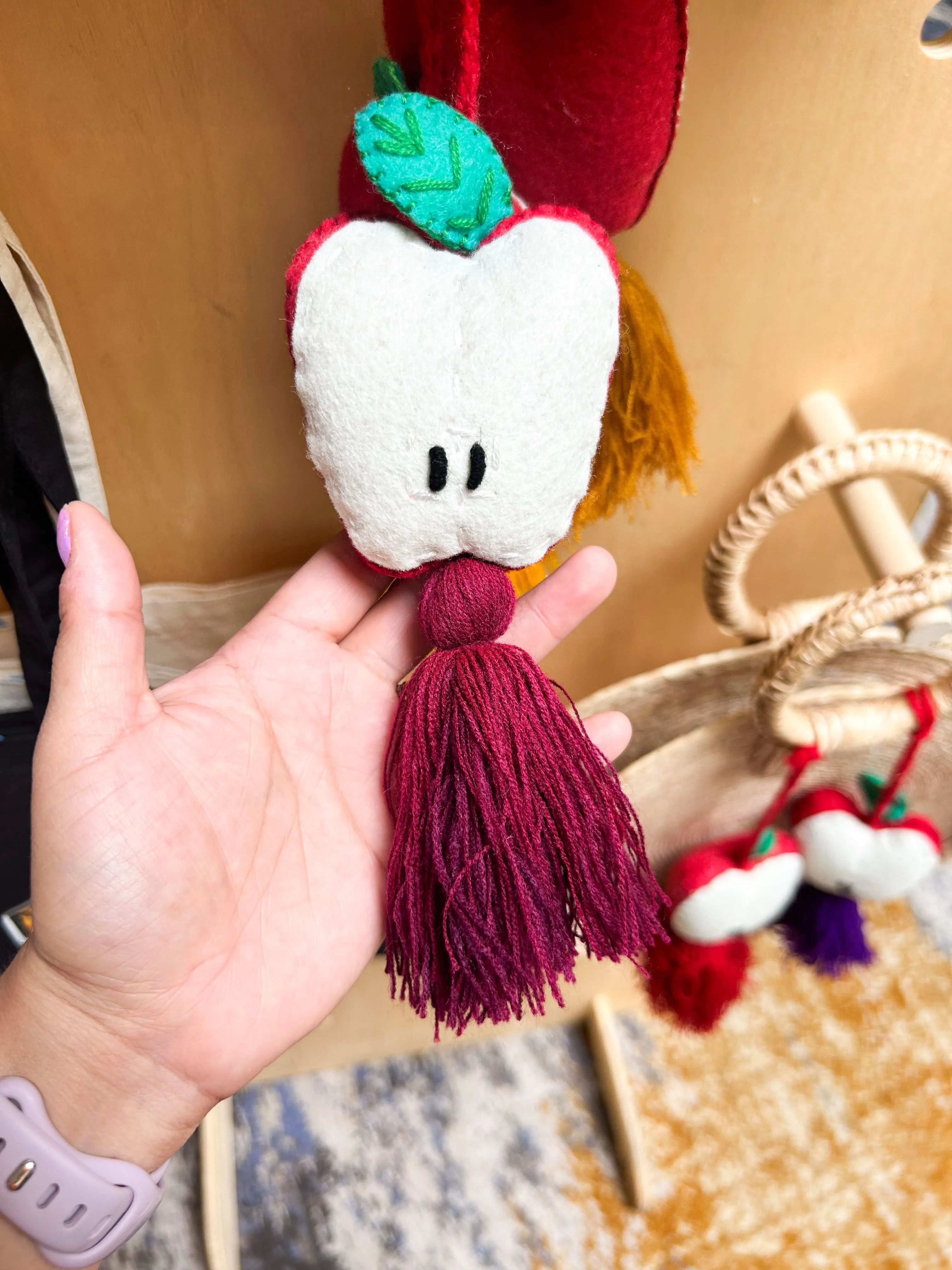 Apple Pom Pom