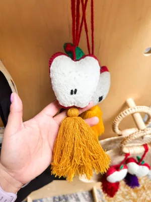 Apple Pom Pom