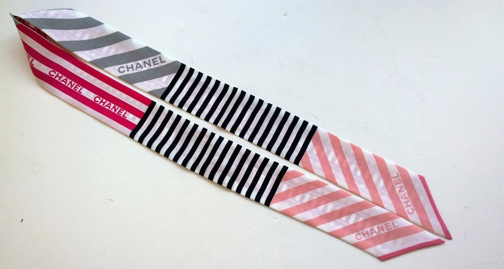 Chanel Twilly Silk Scarf Slim Bandeau Noir Rose Clair