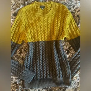 Club Monaco Unisex Modern Cable Crew Knit Long Sleeve Sweater Size S