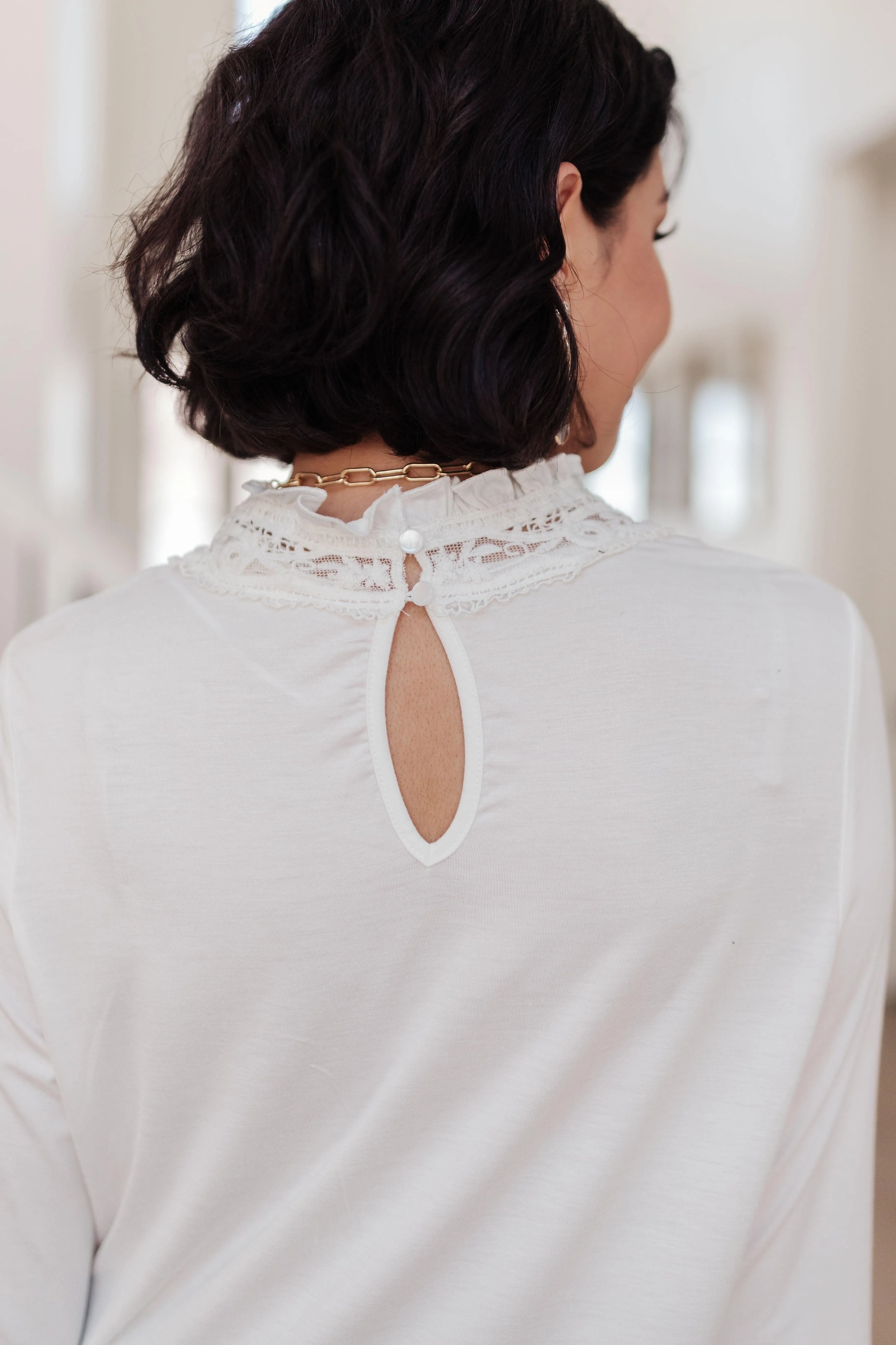Hazel Blues® | Picture This Top In Off White