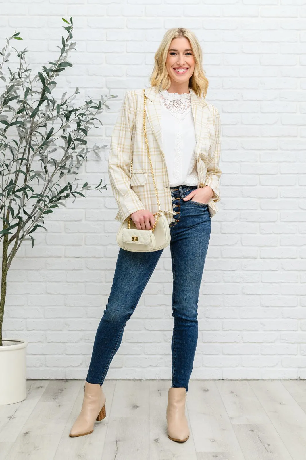 Hazel Blues® | Picture This Top In Off White