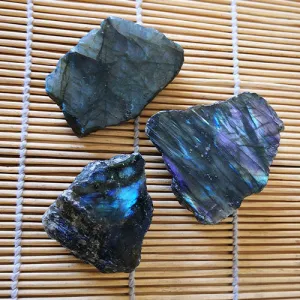 Labradorite (Rough)