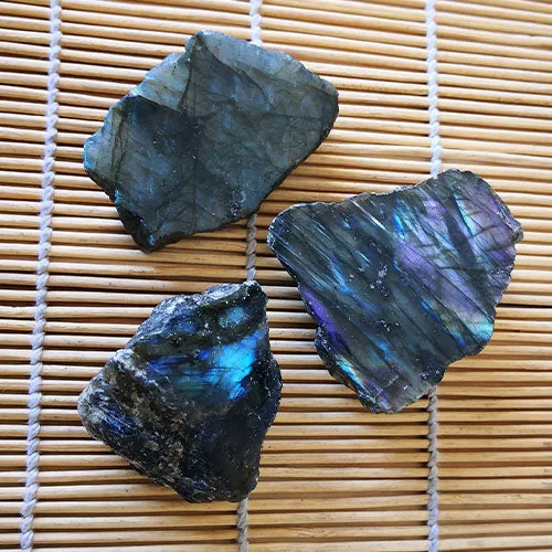 Labradorite (Rough)
