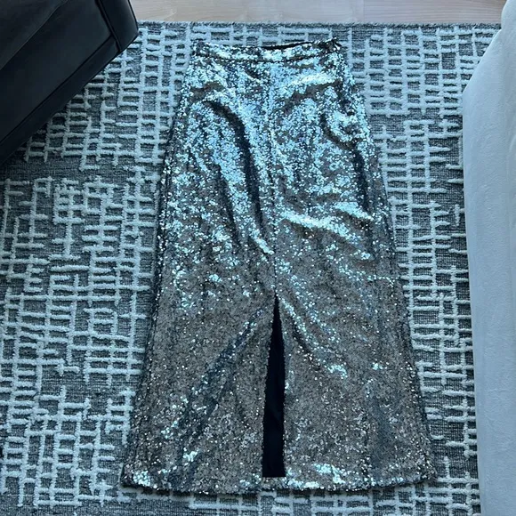 New (NWOT) HVN Affie Sequined Midi Skirt in Silver Size 2