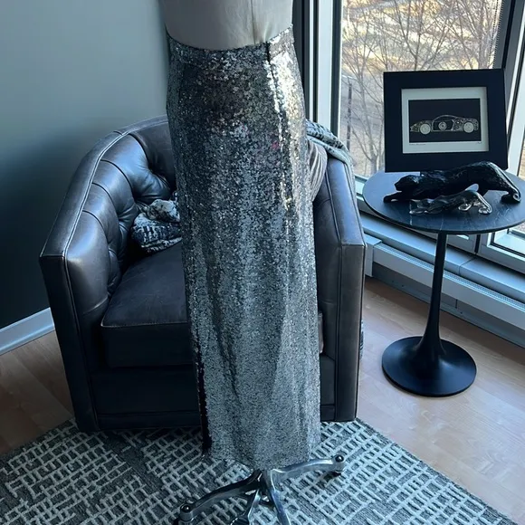 New (NWOT) HVN Affie Sequined Midi Skirt in Silver Size 2
