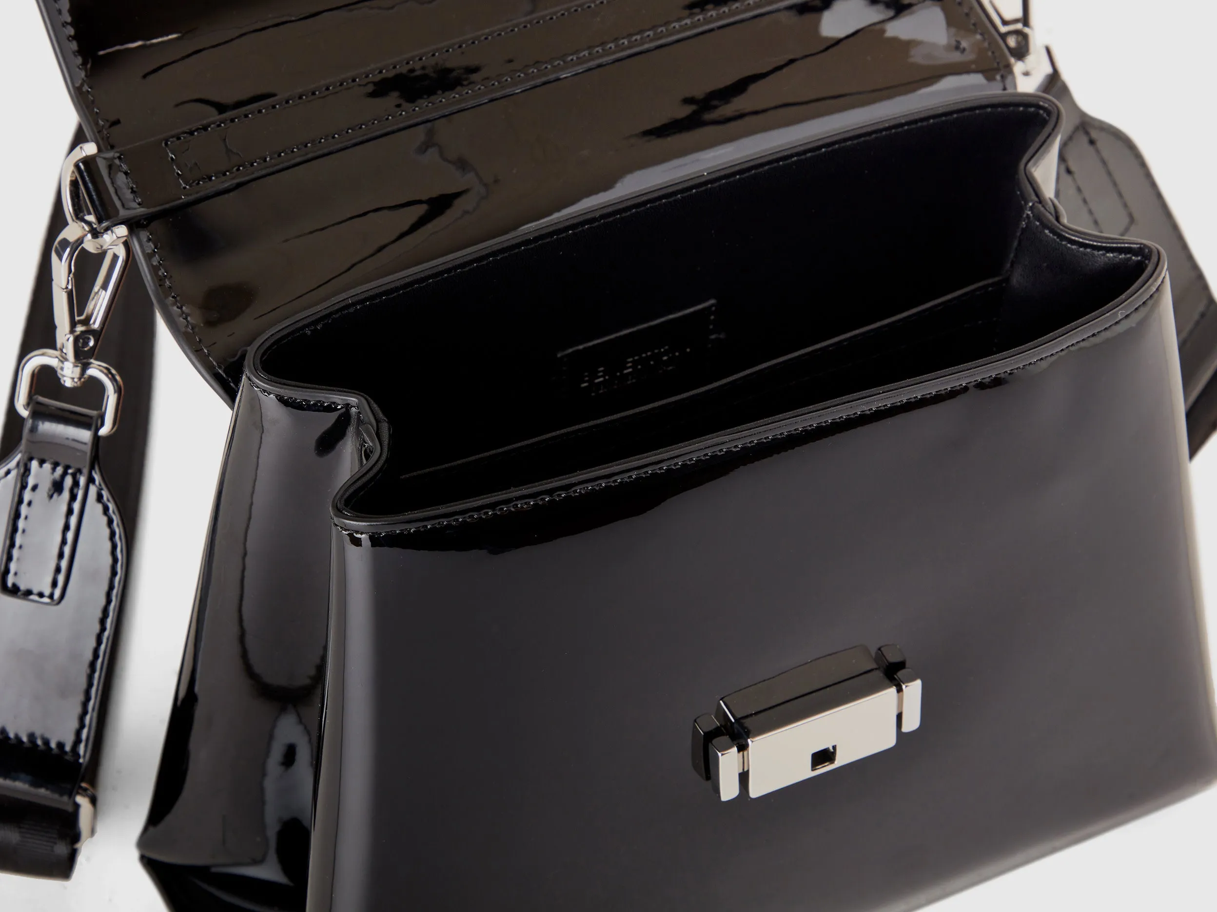 Solid Magnetic Closure Handbag