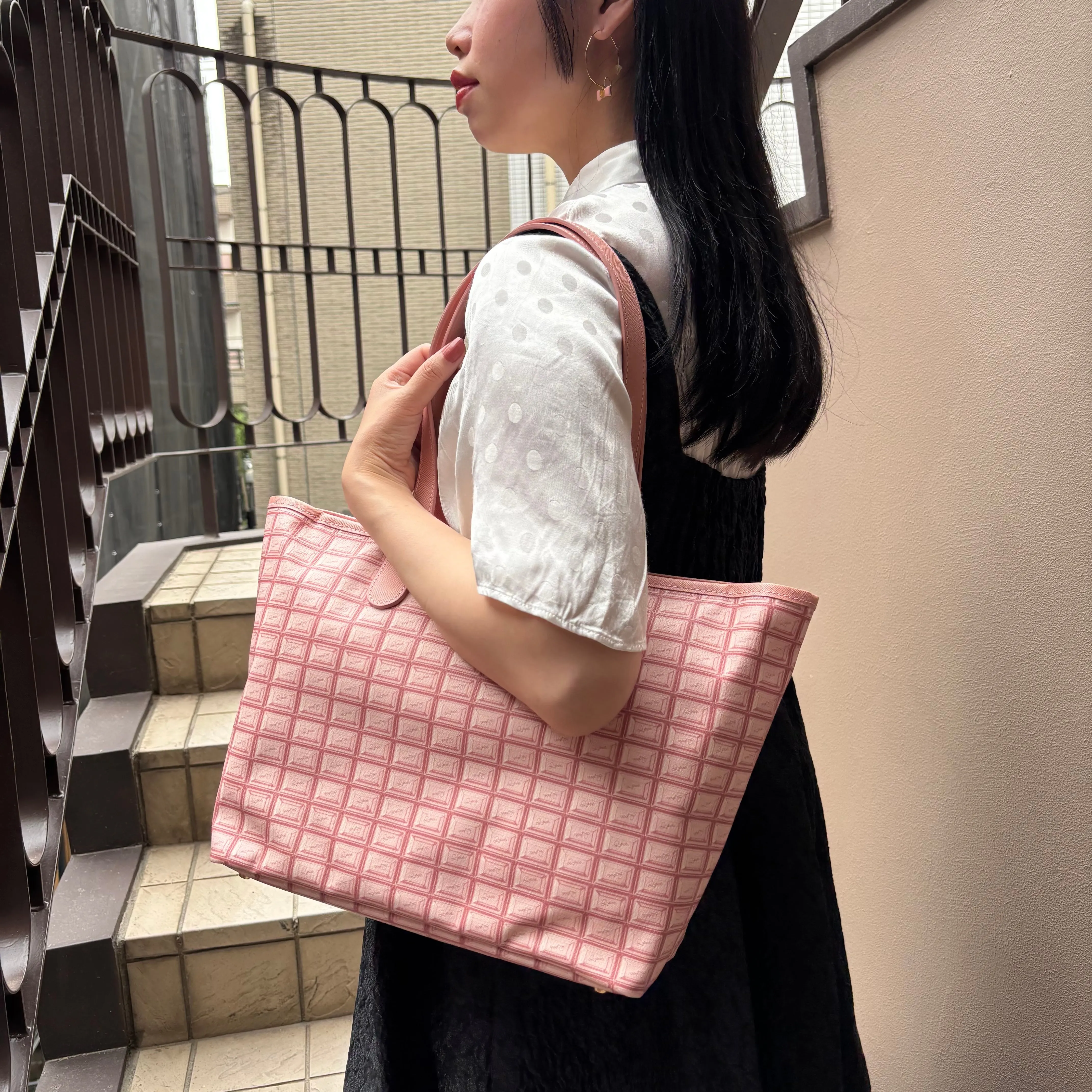 Strawberry Chocolate Zip Leather Tote Bag【Japan Jewelry】