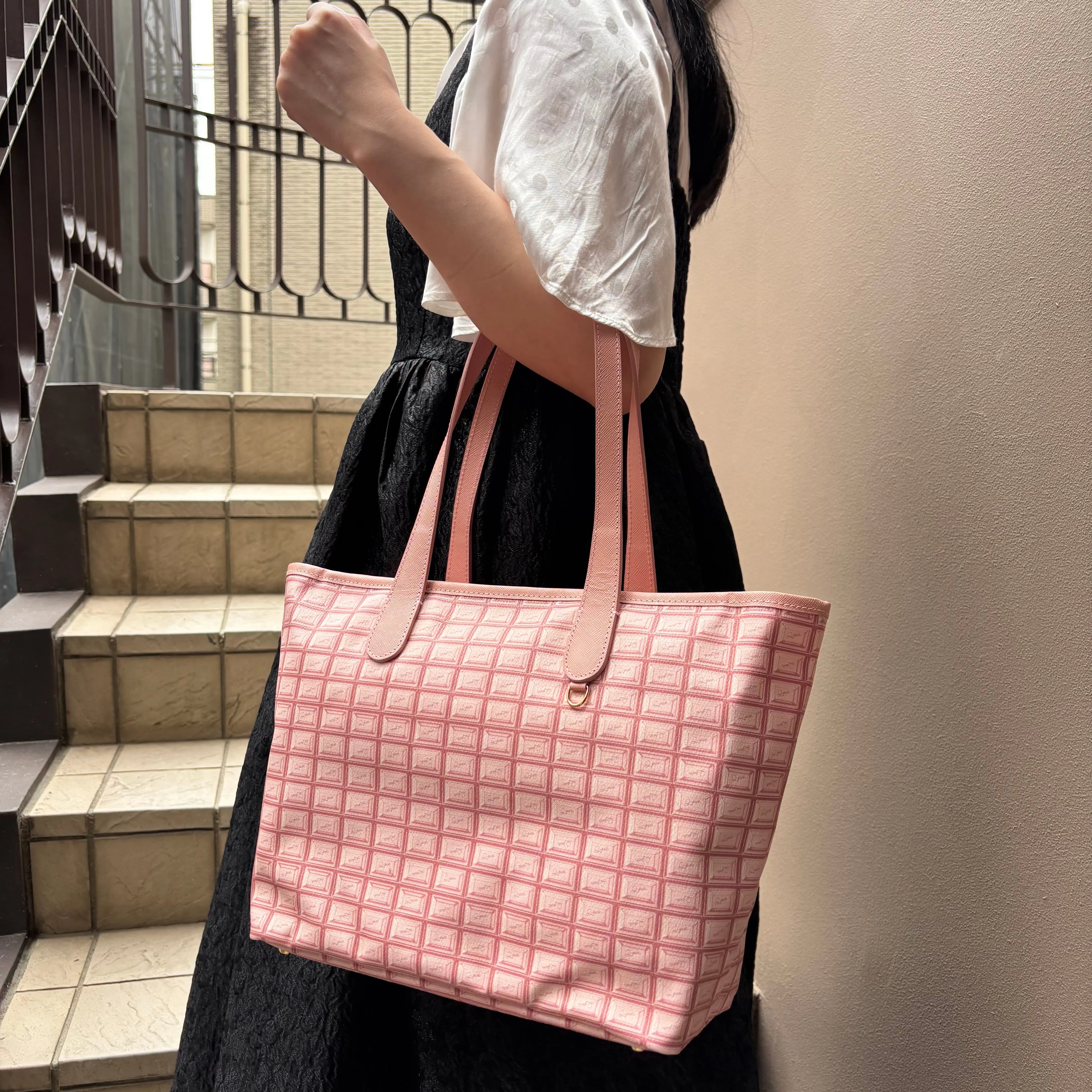 Strawberry Chocolate Zip Leather Tote Bag【Japan Jewelry】