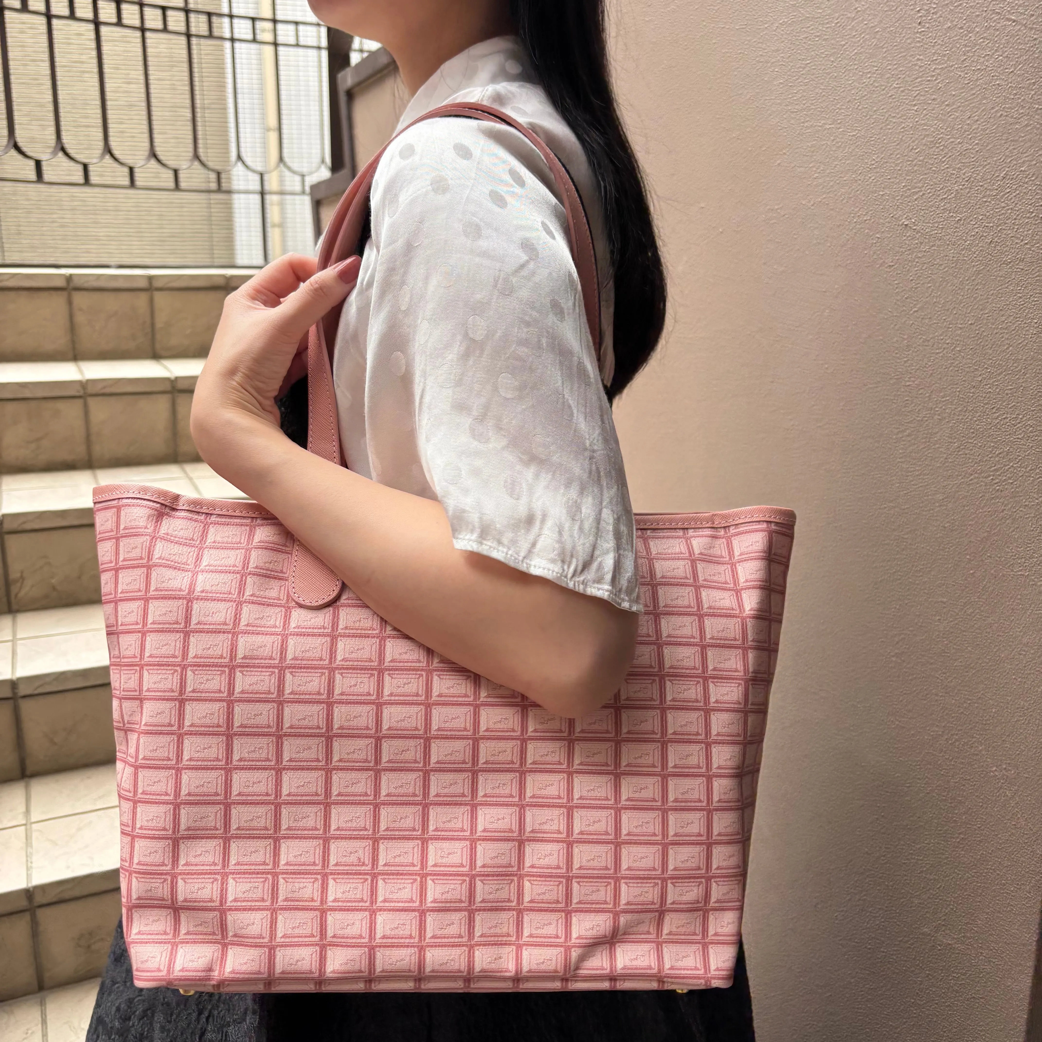 Strawberry Chocolate Zip Leather Tote Bag【Japan Jewelry】