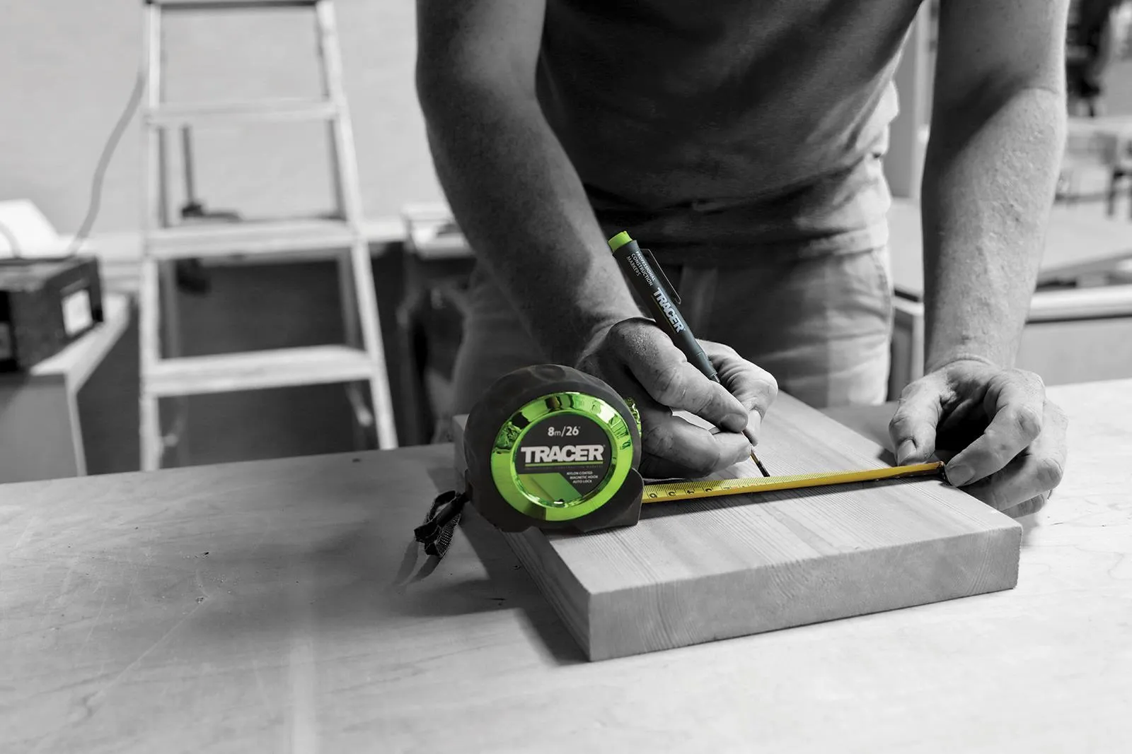 TRACER Tape Measure 8m Auto Lock Nylon Coated and Large Magnetic Hook
