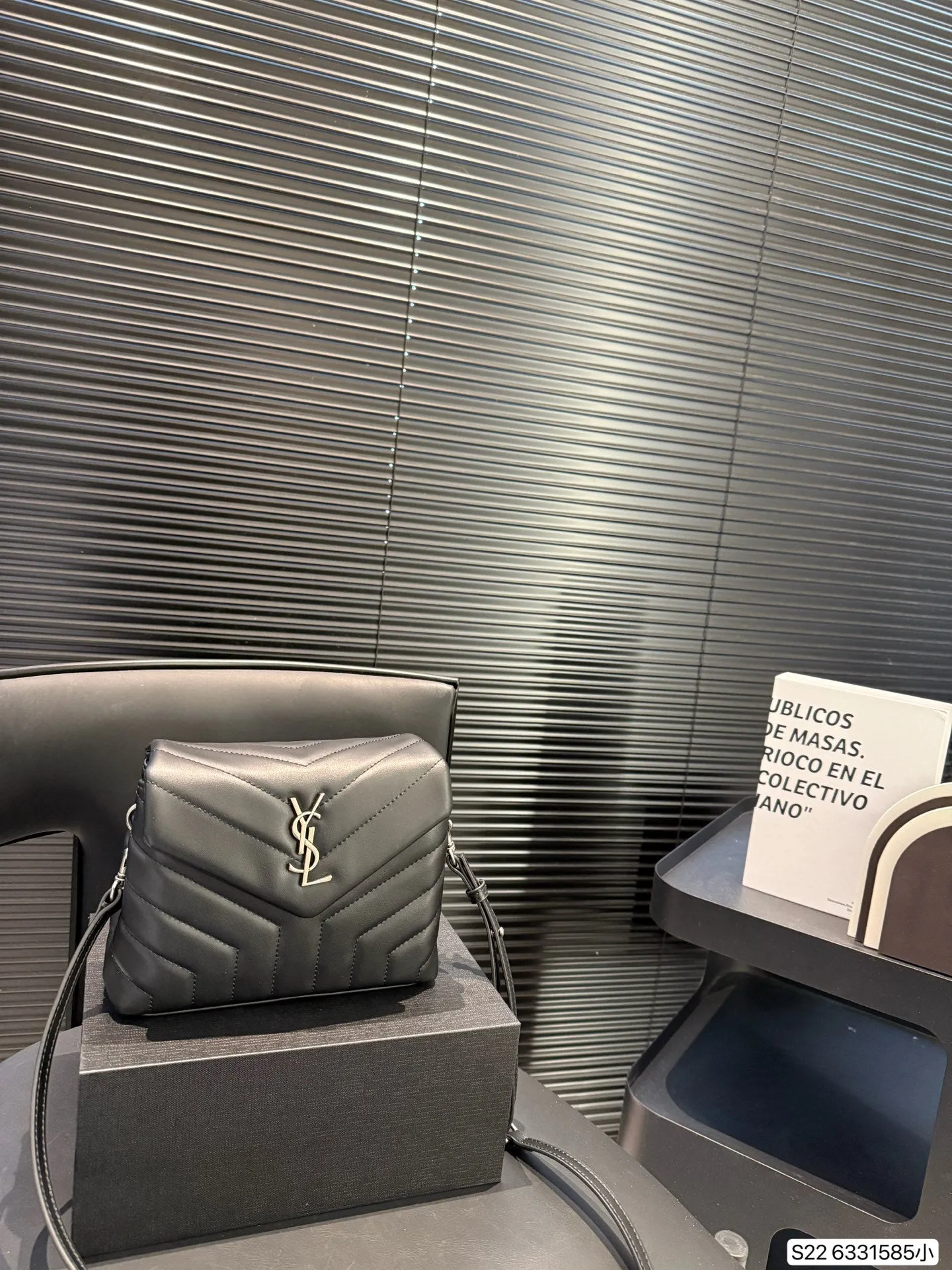 V-patterned handbag in 3 colors